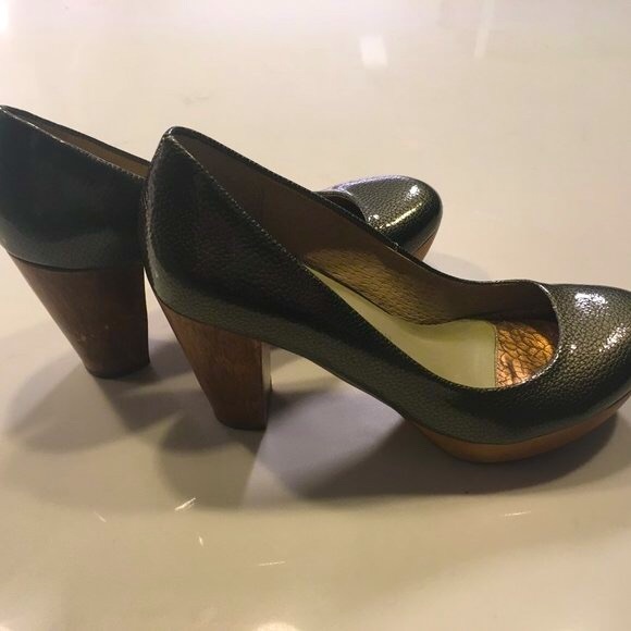 GOKA Pebbled Patent Leather Wood Platform Heels - Picture 1 of 6